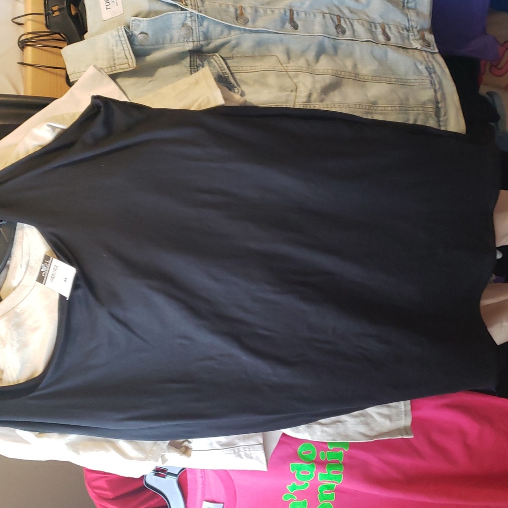 Black crop top